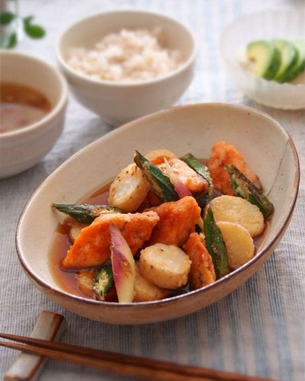 簡単人気料理に！鮭と長芋のめんつゆの煮物