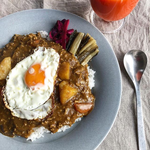 カレー+目玉焼き