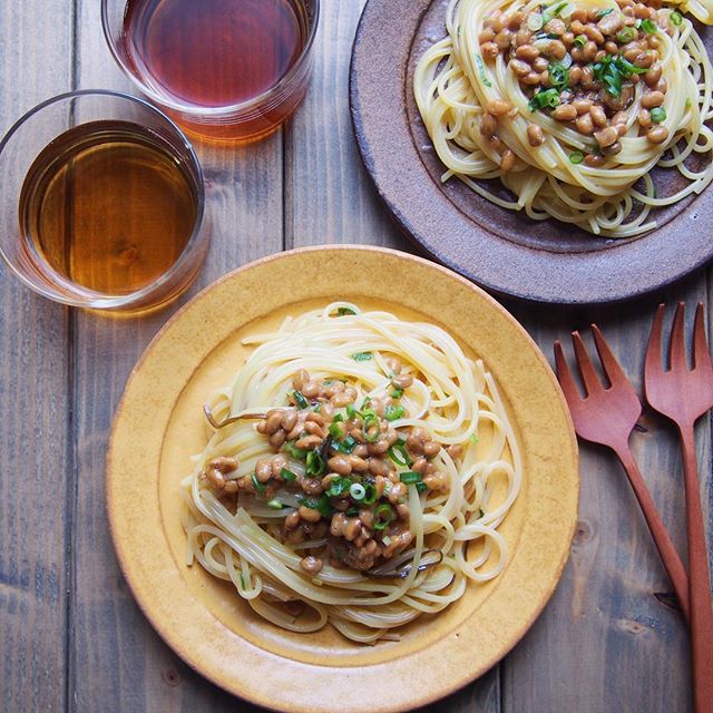 アレンジ納豆と付け合わせの塩昆布パスタ