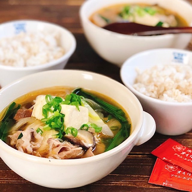 たっぷりの食材で！豚肉と豆腐のピリ辛スープ