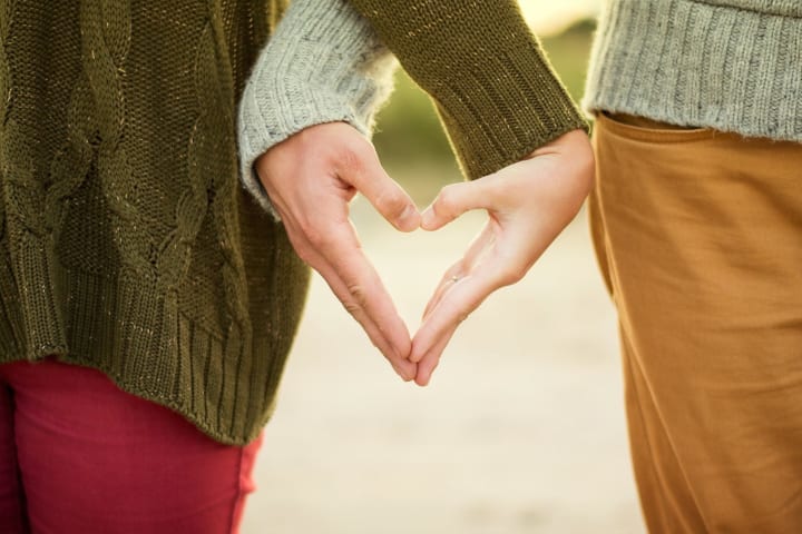 照れ隠しをしている男性の言動