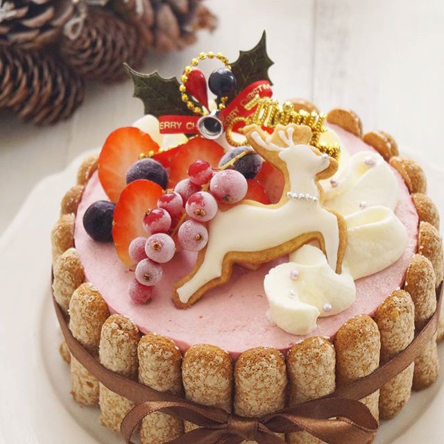 ラズベリームースのクリスマスケーキ