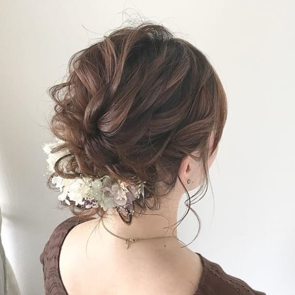 大きく引き出しヘアアレンジをボブで再現