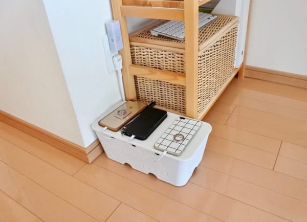 中身もすっきり、スマホの充電ステーション