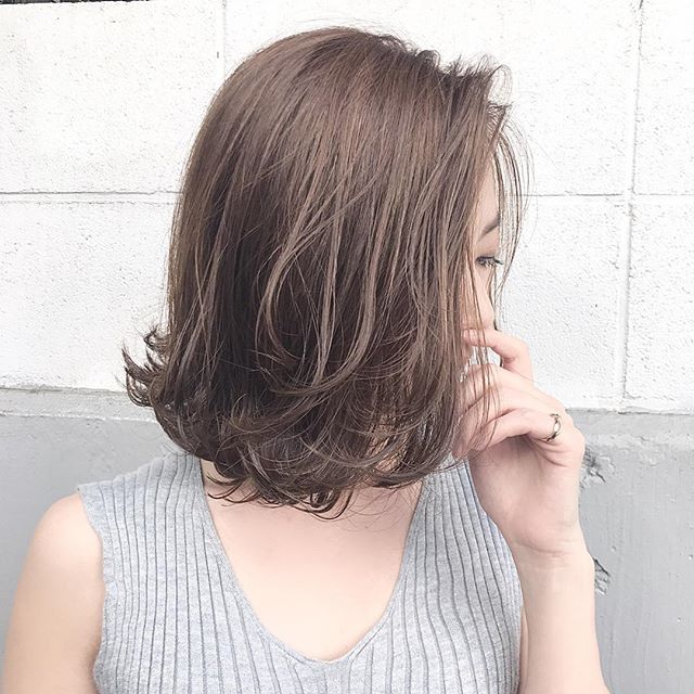 前髪なし ミディアムヘア ヘアカラー5