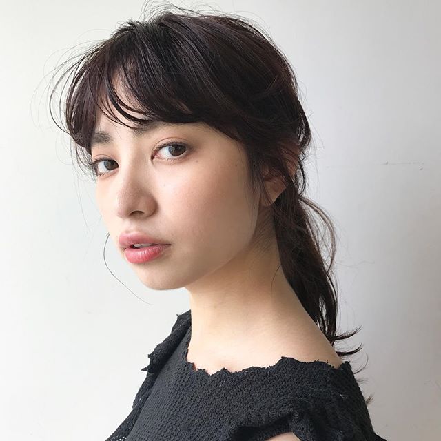 黒髪 ミディアム ストレート ヘアアレンジ3