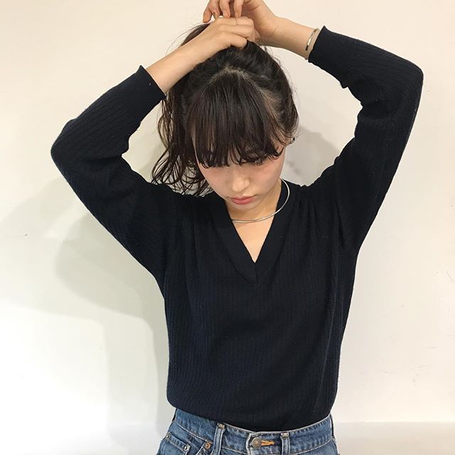 黒髪 ミディアム ストレート ヘアアレンジ2