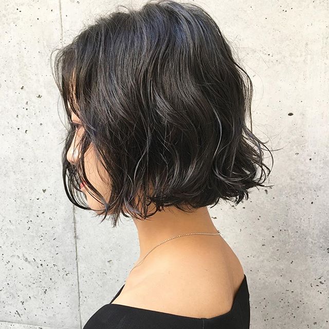 ウェーブでボブに動きをつけたヘアアレンジ