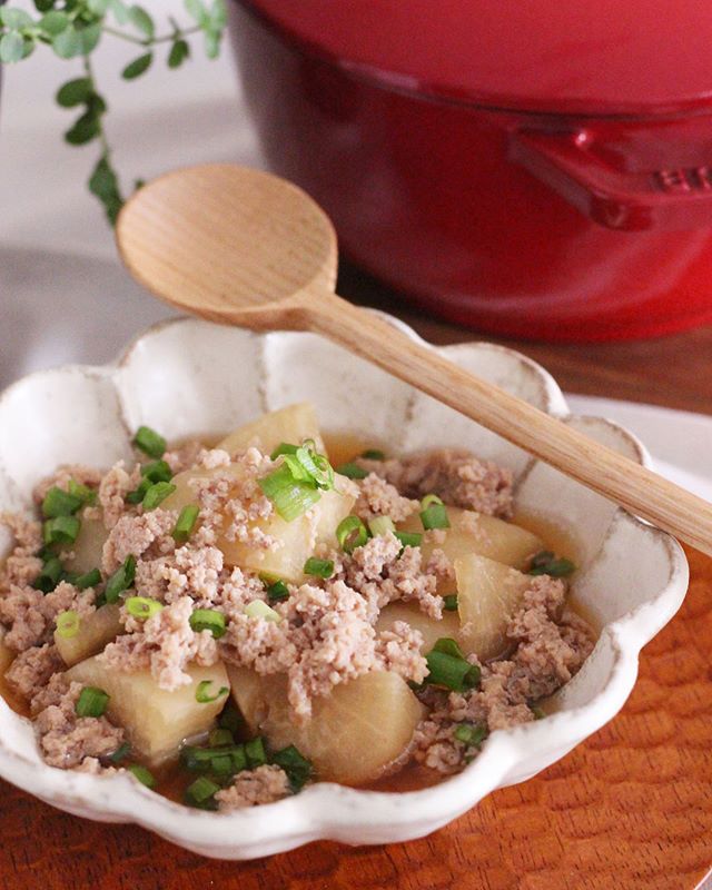 味が染み込む作り置き！おすすめ大根のそぼろ煮