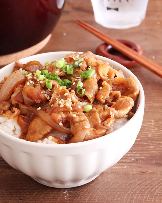 男子も喜ぶレシピ！薄切り肉のソースカツ丼風ごはん