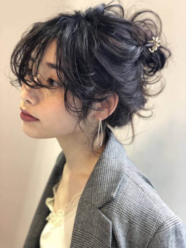 黒髪 ミディアム パーマ ヘアアレンジ3