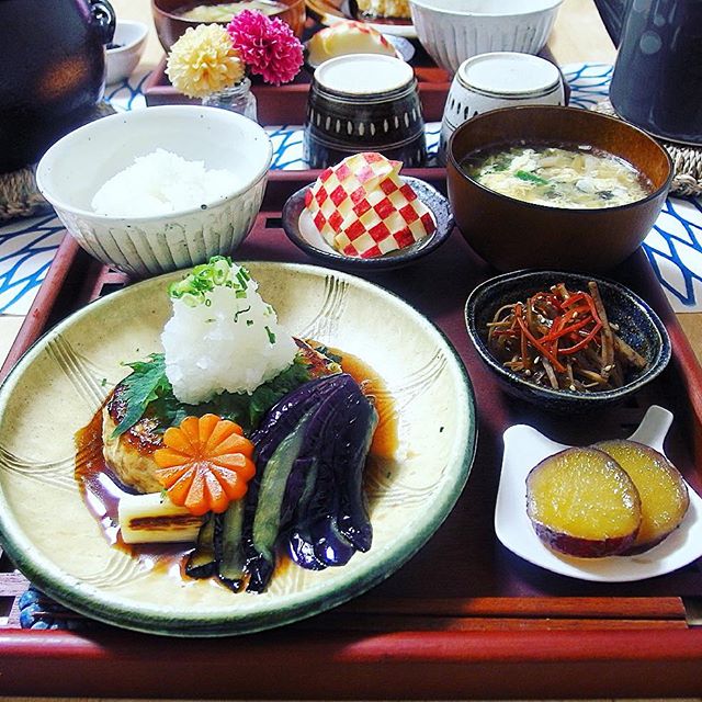 簡単作り置き！野菜たっぷり豆腐ハンバーグ