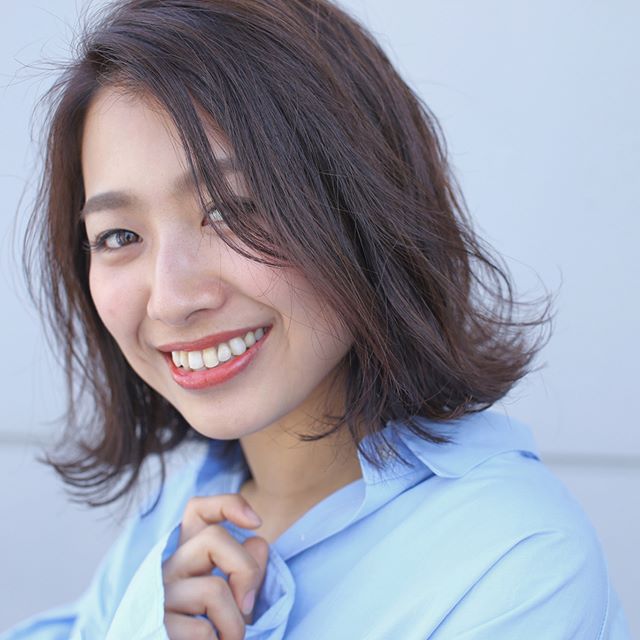 ゆる巻きが大人っぽいヘアスタイル