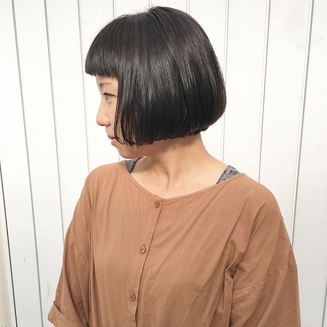 前髪ありなので小顔見えのヘアスタイル