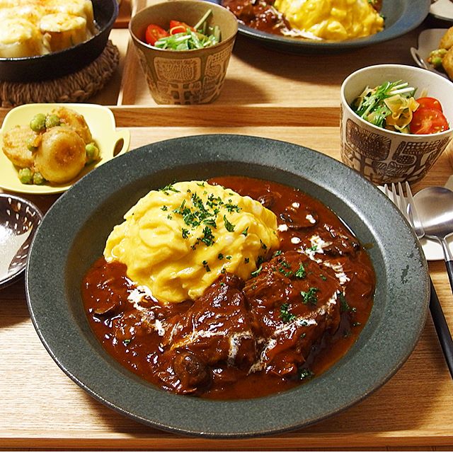 牛すね肉の肉料理に！人気のオムビーフシチュー