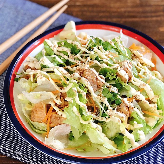 副菜に！鶏肉とレタスの付け合わせおかずサラダ