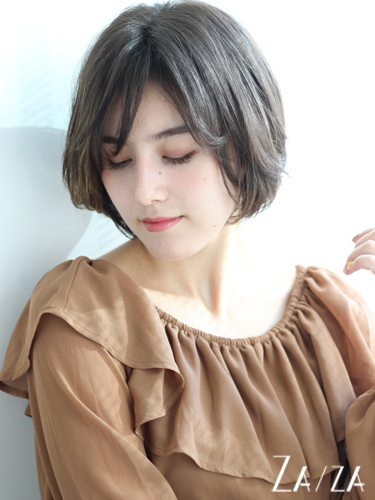 センター分け×ボブヘアの髪型19