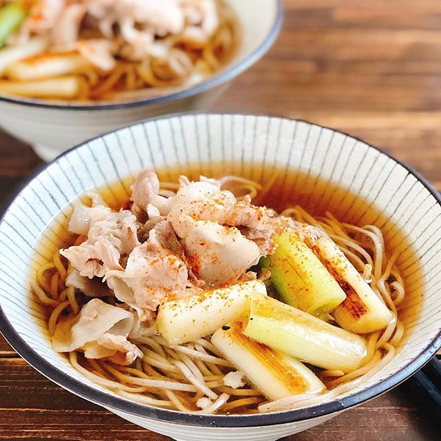 豚バラで付け合わせ！煮魚と一緒に焼きねぎ蕎麦