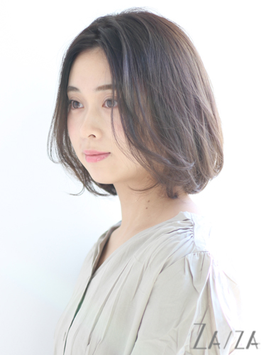 センター分け×ボブヘアの髪型5