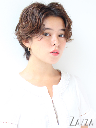 センター分け×ボブヘアの髪型26