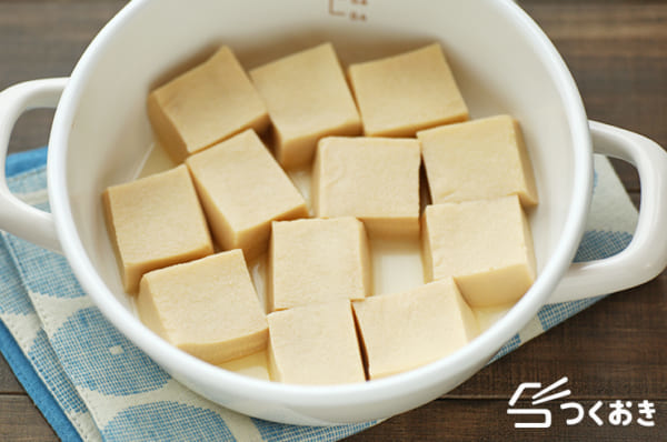 ざるそばと！高野豆腐で付け合わせの含め煮