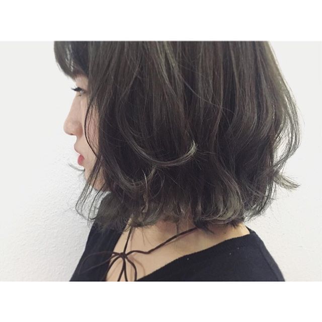 おすすめ暗髪ヘアカラー×ミディアム2