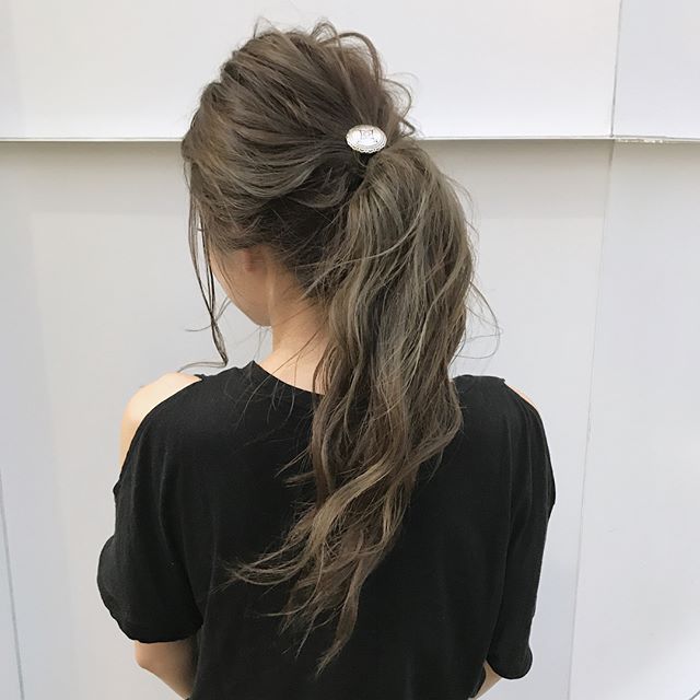 簡単にできる外国人風高めポニーヘアレンジ