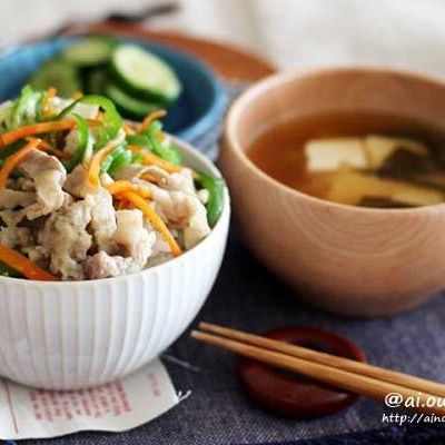 大人気！豚バラとピーマンの塩きんぴらで茶碗丼