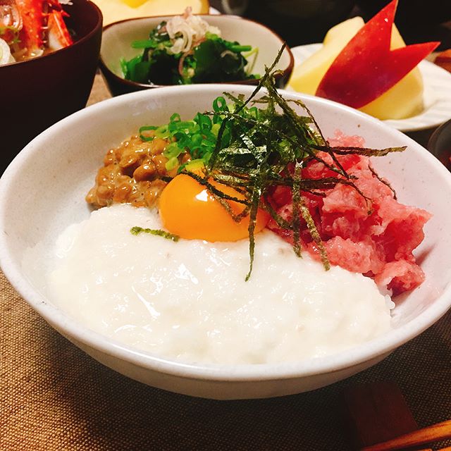 付け合わせのメニュー！サムギョプサルとネバトロ丼