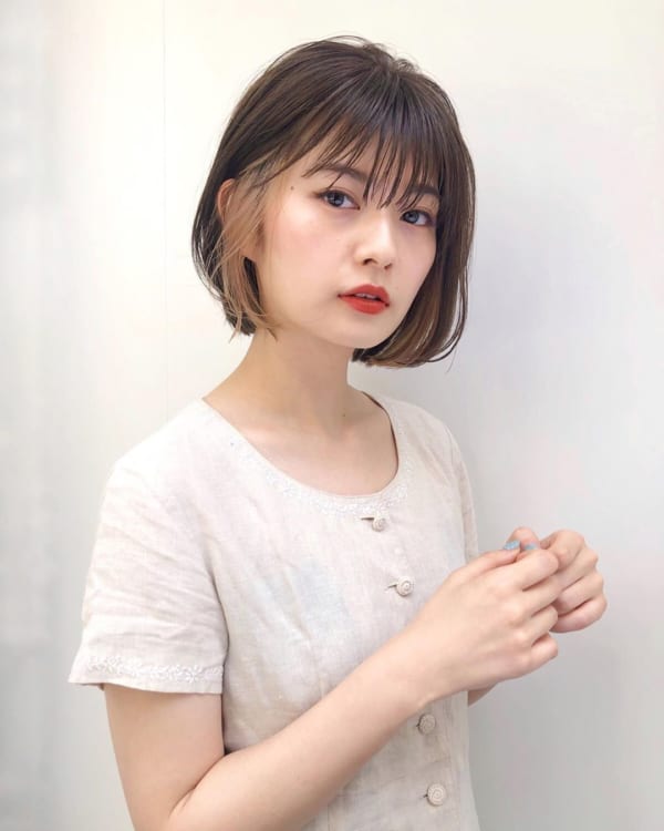 インナーカラーを入れたボブヘアスタイル