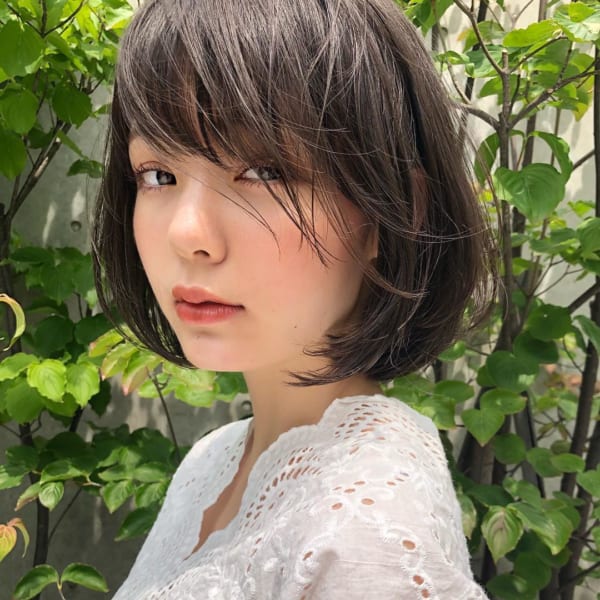 無造作感をプラスしたボブヘアスタイル