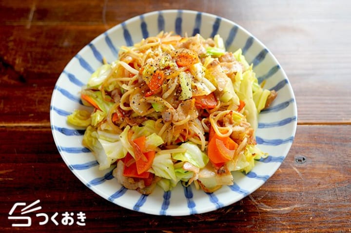 お手軽なおかず！野菜と豚バラたっぷり塩焼きそば