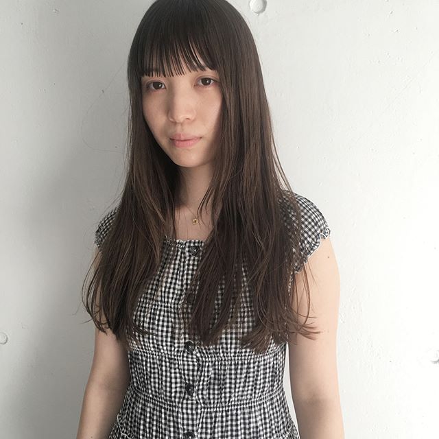 30代に合う素朴なロングヘアスタイル