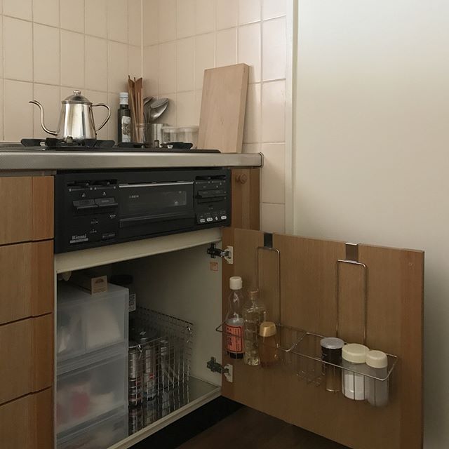 一人暮らしのおしゃれなキッチン《調理器具》