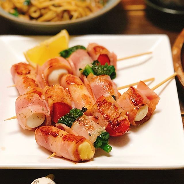 焼き魚と簡単な副菜に！ベーコン巻き串焼き