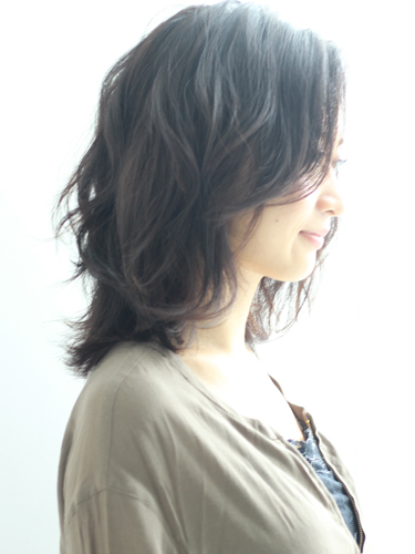 おしゃれなゆるパーマのヘアスタイル