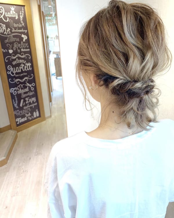 おしゃれなボブの丸顔ヘアアレンジ