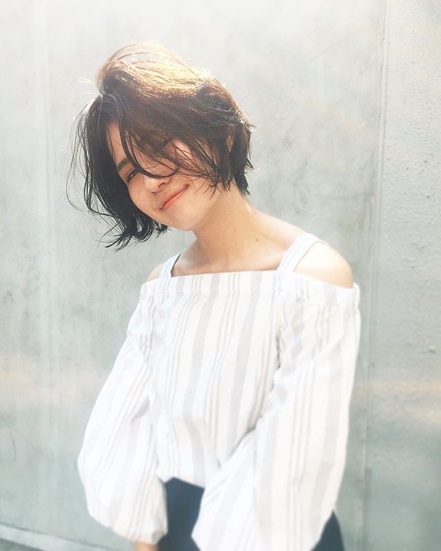 しっとりした髪が大人に合うヘアスタイル