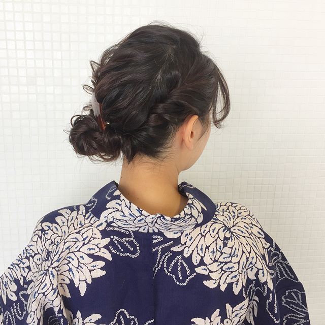 凛とした浴衣姿になるヘアアレンジ