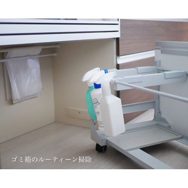 つっぱり棒をゴミ袋の収納に活用2