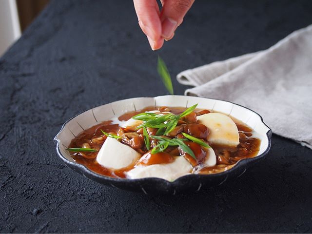 チャーハンの副菜に！おぼろ豆腐のなめこあん