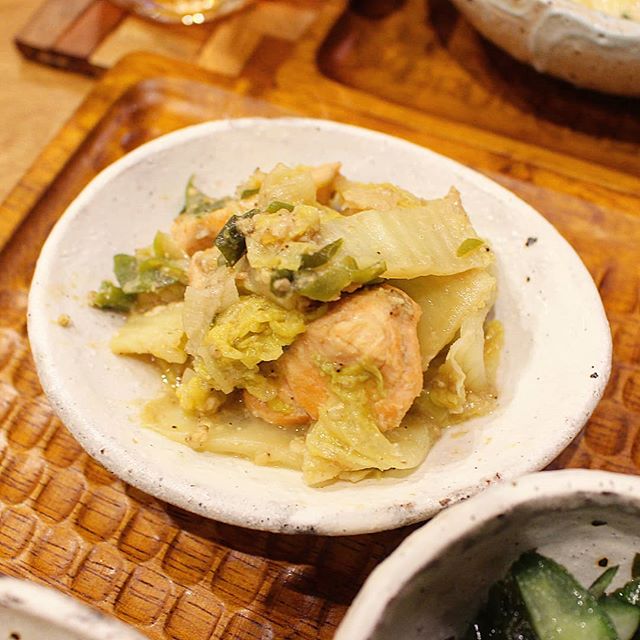 カレーうどんに！サーモンと白菜の味噌ゴマ炒め