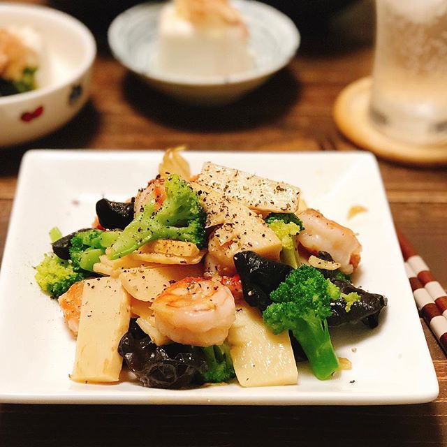 カレーうどんの献立に！海老と野菜の塩炒め