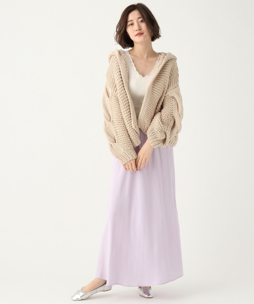 春を意識したスカートコーデ