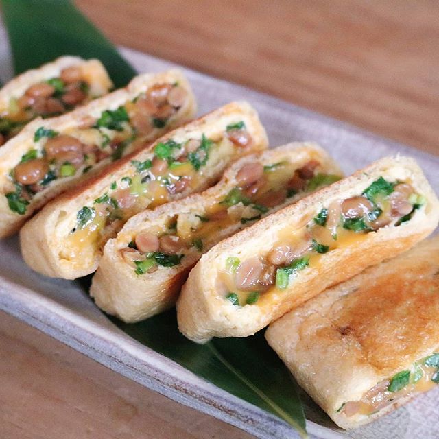 カレーうどんに！納豆チーズの油揚げ包み焼き