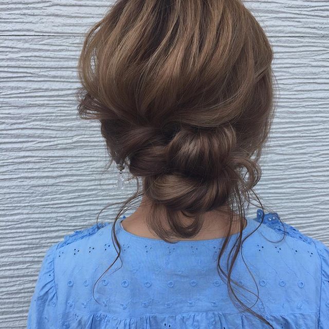 しっとり色っぽいシニヨンヘアアレンジ