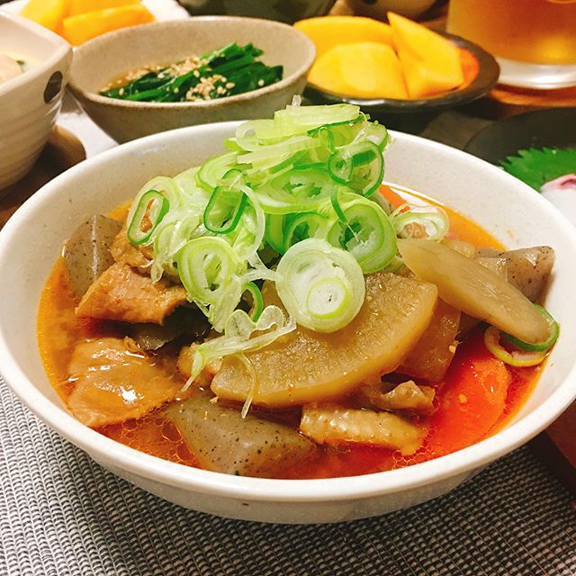 簡単な味付け！こんにゃく入り鶏皮煮込み