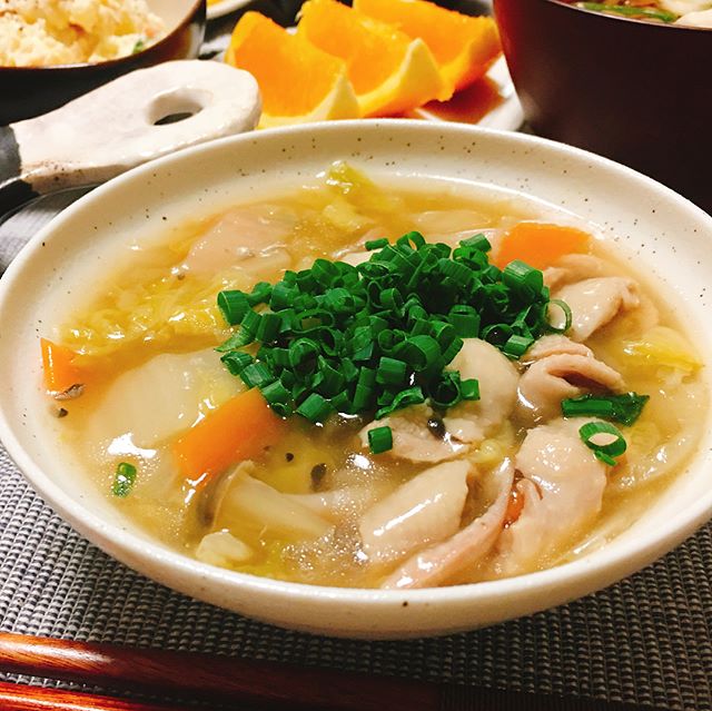 話題のおつまみに！鶏皮と白菜のあっさり煮込み