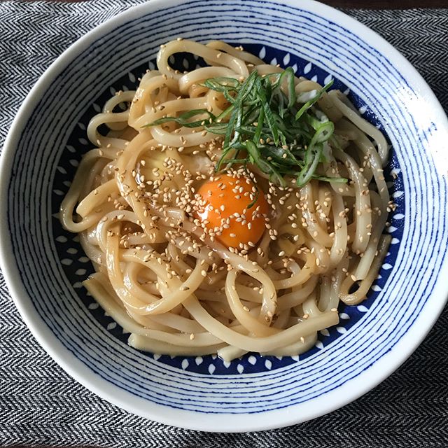 休日には簡単お昼ご飯で！つゆ油うどん