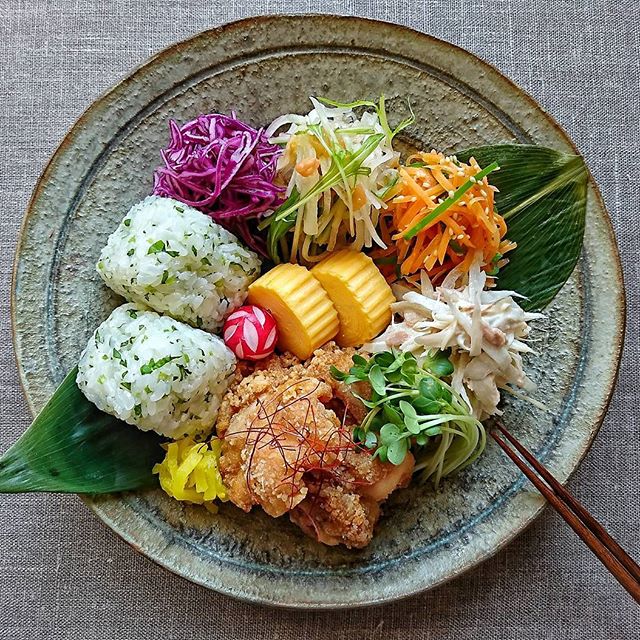 唐揚げと厚焼き卵のおしゃれランチ